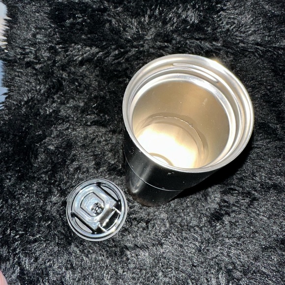 Starbucks reusable cup with lid - Picture 3 of 3